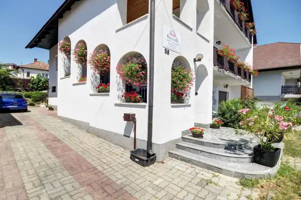 Kiadó ingatlan, Hévíz 3 szoba 100 m² 350 E Ft/hó