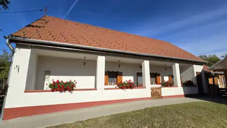 kiadó ingatlan, Paks