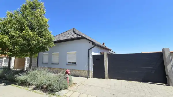 Kiadó ingatlan, Paks 4 szoba 120 m² 350 E Ft/hó