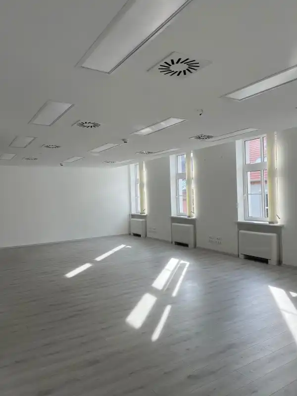 Kiadó iroda, Budapest, VI. kerület 7 szoba 210 m² 1.06 M Ft/hó