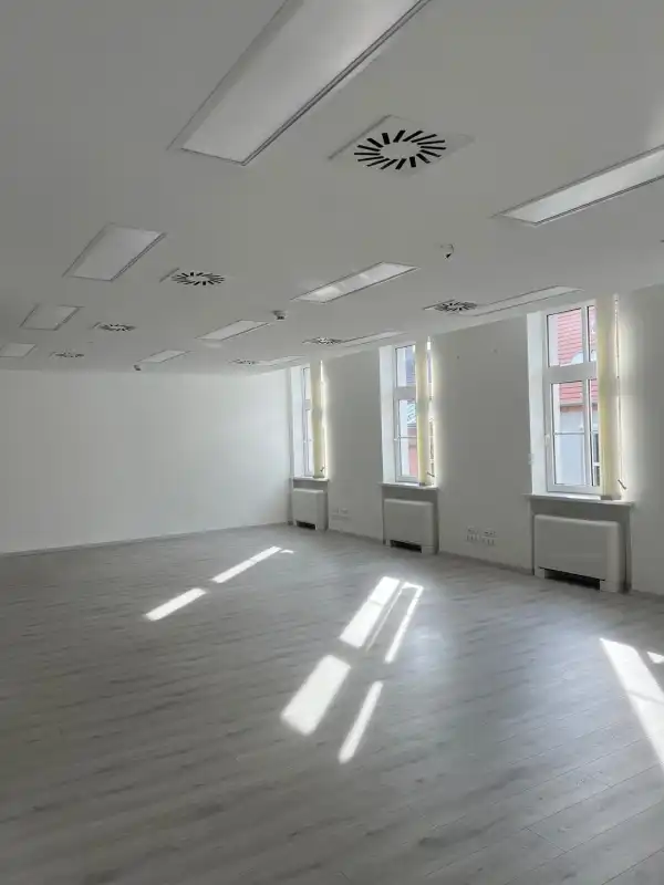 Kiadó iroda, Budapest, VI. kerület 7 szoba 210 m² 1.04 M Ft/hó