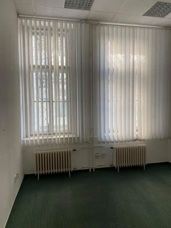 Kiadó iroda, Budapest, VI. kerület 1 szoba 30 m² 90 E Ft/hó