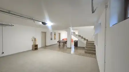 kiadó iroda családi házban, Göd