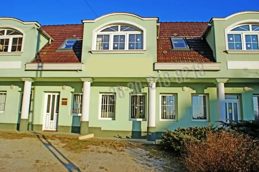 kiadó iroda földszinti, utcai, Eger