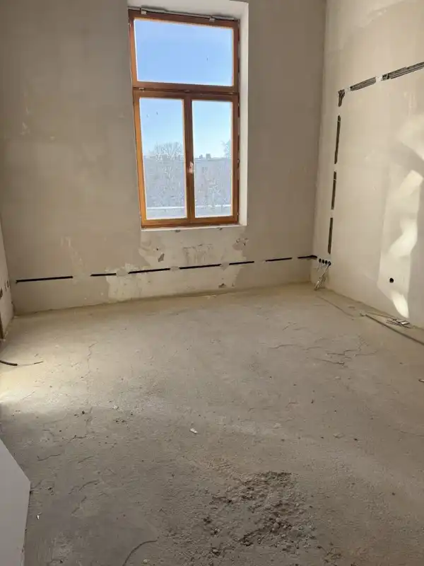 Kiadó iroda, Győr 1000 m² 3.7 M Ft/hó