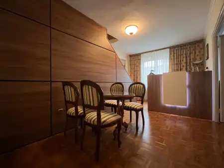kiadó iroda, Győr