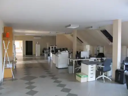 kiadó iroda, Tata kiadó iroda, Tata