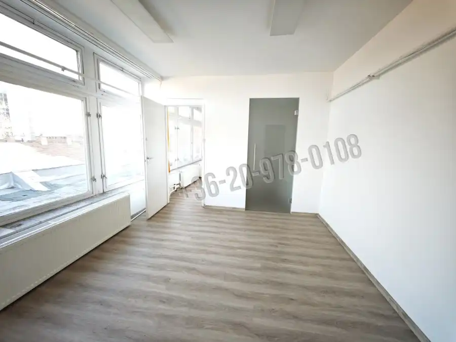 kiadó irodaházban C kat., Szeged