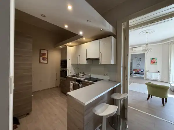 Kiadó lakás, Budapest, VI. kerület 3 szoba 120 m² 560 E Ft/hó