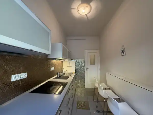 Kiadó lakás, Budapest, VI. kerület 2 szoba 64 m² 380 E Ft/hó