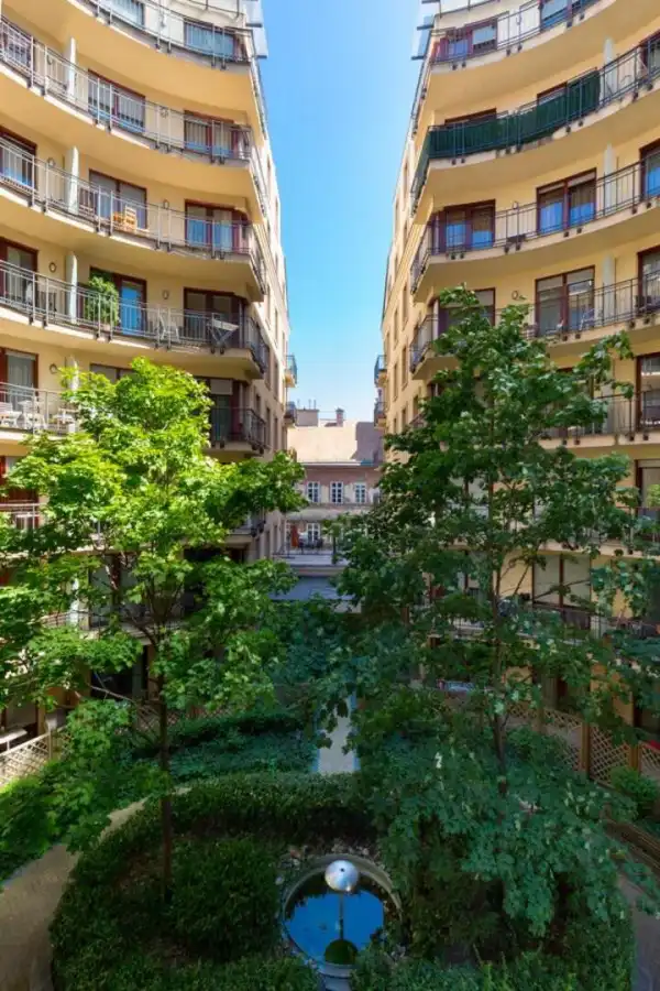Kiadó lakás, Budapest, VI. kerület 2 szoba 55 m² 376 E Ft/hó