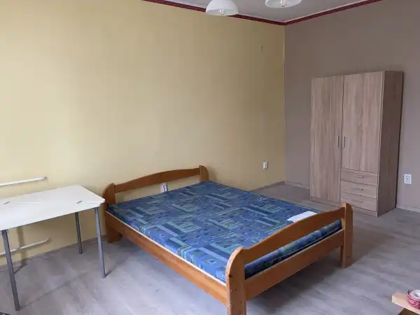 Kiadó lakás, Dunaújváros 1 szoba 28 m² 100 E Ft/hó