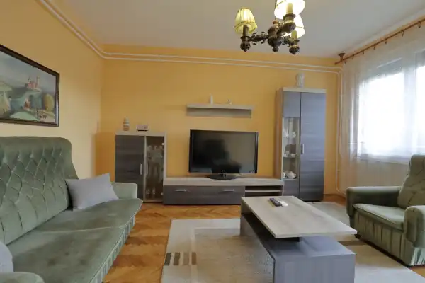 Kiadó lakás, Szeged 2 szoba 62 m² 150 E Ft/hó