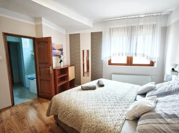 Kiadó lakás, Szeged 5+1 szoba 136 m² 1.2 M Ft/hó