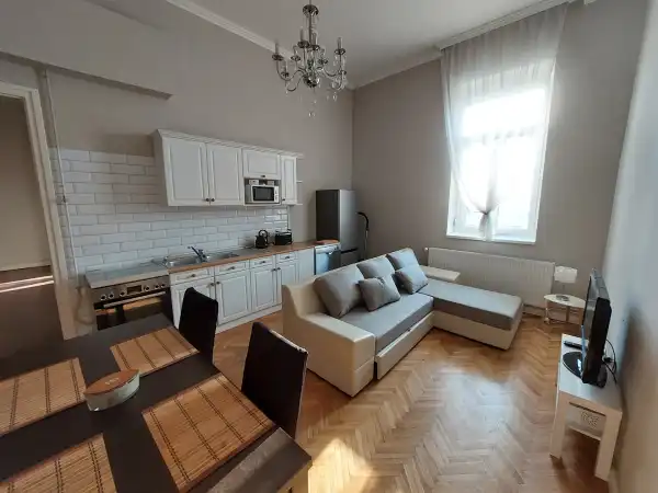 Kiadó lakás, Szeged 3 szoba 90 m² 200 E Ft/hó