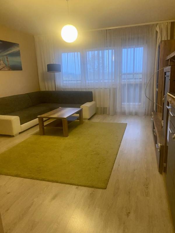 kiadó panel lakás, Komárom