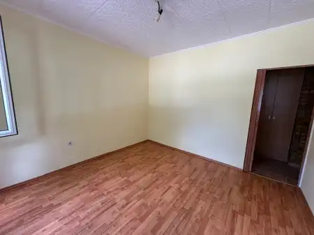 kiadó panel lakás, Paks