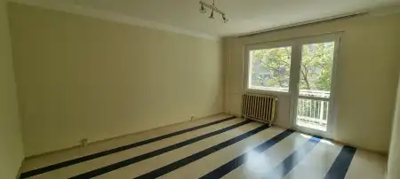 kiadó panel lakás, Paks