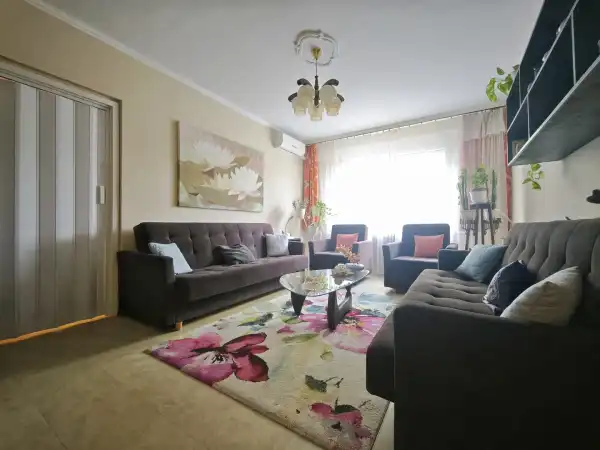 Kiadó panel lakás, Szeged 4 szoba 72 m² 200 E Ft/hó