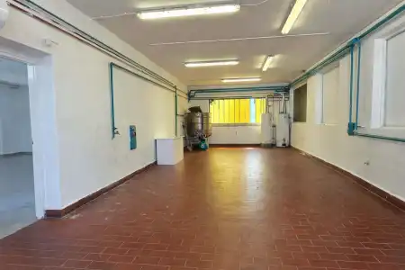 kiadó raktár, Taksony