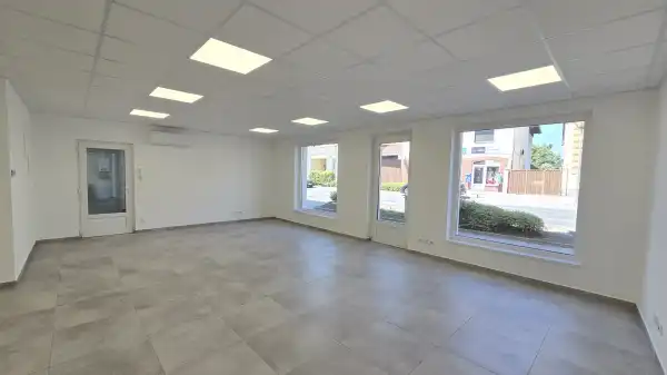 Kiadó új építésű üzleti ingatlan, Paks 1 szoba 56 m² 300 E Ft/hó + Áfa