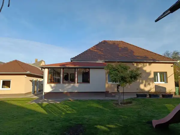 Kiadó újszerű ingatlan, Budapest, XVI. kerület 4 szoba 100 m² 500 E Ft/hó