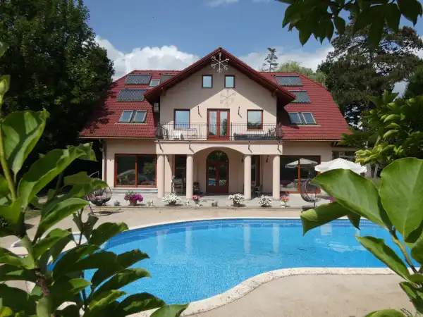 Kiadó újszerű ingatlan, Gödöllő 7 szoba 472 m² 1.25 M Ft/hó