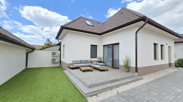 Kiadó újszerű ingatlan, Paks 5 szoba 100 m² 550 E Ft/hó