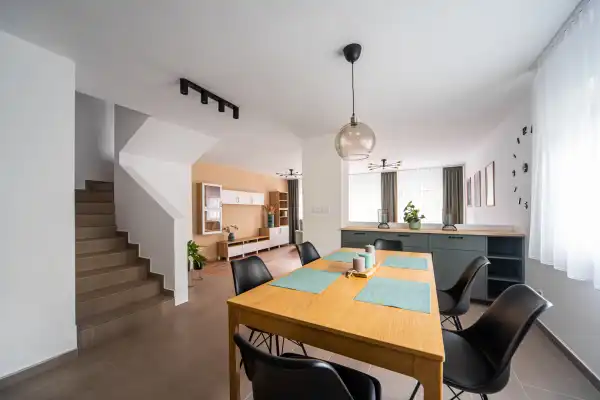 Kiadó újszerű ingatlan, Paks 4 szoba 156 m² 500 E Ft/hó