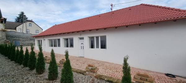 kiadó újszerű ingatlan, Paks
