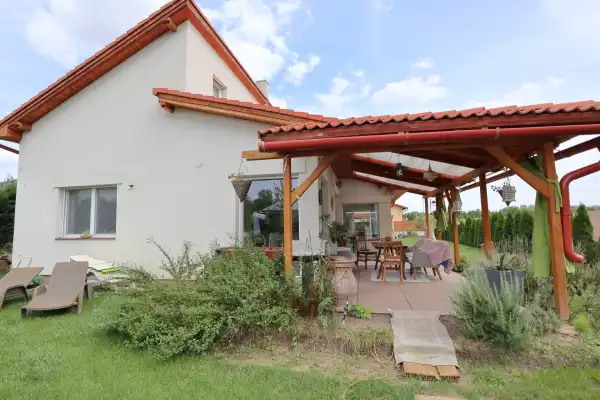 Kiadó újszerű ingatlan, Szeged 4 szoba 140 m² 450 E Ft/hó