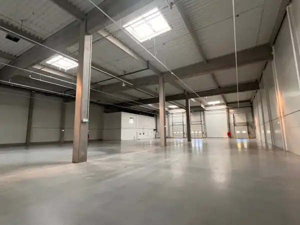 Kiadó újszerű ipari ingatlan, Törökbálint 1885 m² 4.28 M Ft/hó