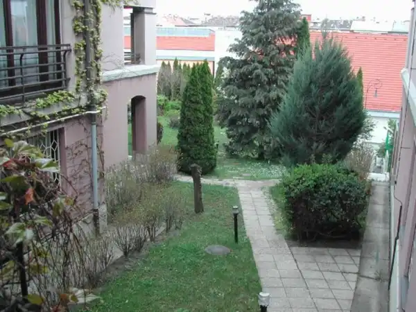 Kiadó újszerű iroda, Budapest, III. kerület 10+1 szoba 260 m² 690 E Ft/hó
