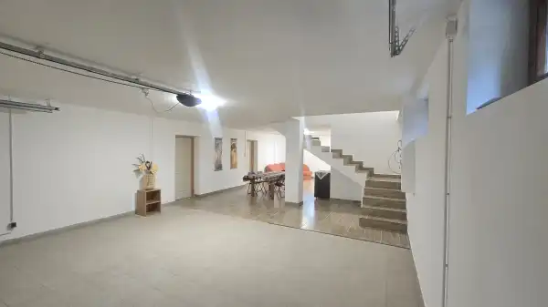 Kiadó újszerű iroda családi házban, Göd 1 szoba 114 m² 250 E Ft/hó