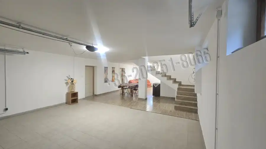 kiadó újszerű iroda családi házban, Göd