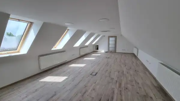 Kiadó újszerű iroda, Paks 2 szoba 70 m² 200 E Ft/hó