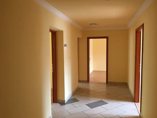 Kiadó újszerű irodaházban B, B+ kat., Békéscsaba 5 szoba 25 m² 60 E Ft/hó