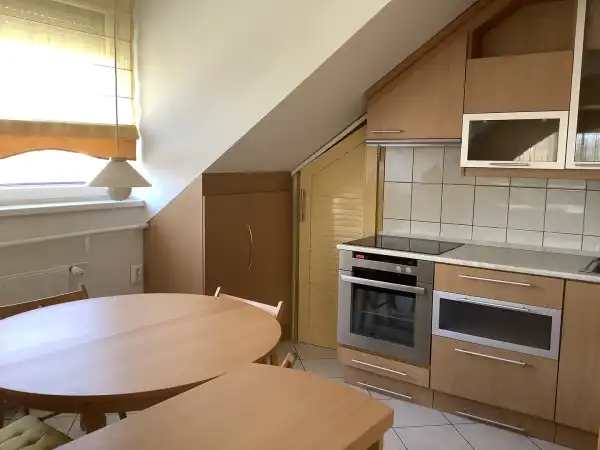 Kiadó újszerű lakás, Békéscsaba 2 szoba 74 m² 170 E Ft/hó