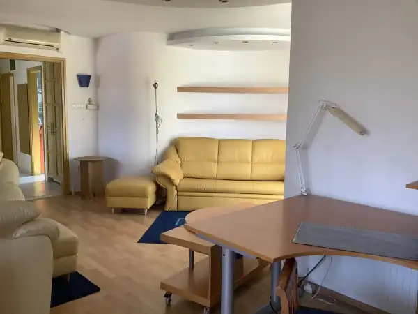 Kiadó újszerű lakás, Békéscsaba 2 szoba 74 m² 170 E Ft/hó