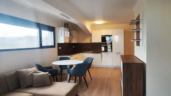 Kiadó újszerű lakás, Budapest, III. kerület 3 szoba 79 m² 530 E Ft/hó