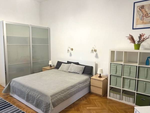 kiadó újszerű lakás, Budapest, VI. kerület