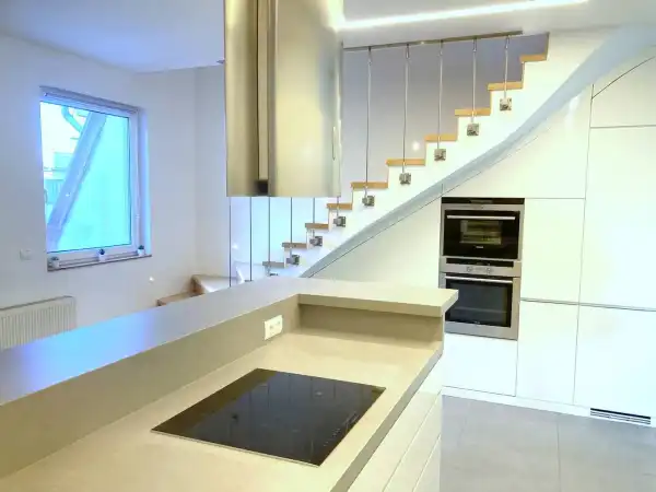 Kiadó újszerű lakás, Budapest, VI. kerület 3 szoba 84 m² 370 E Ft/hó