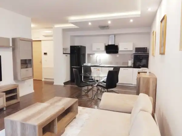 Kiadó újszerű lakás, Budapest, VIII. kerület 3 szoba 76 m² 469 E Ft/hó