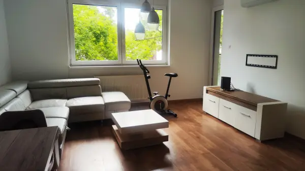 Kiadó újszerű lakás, Budapest, XIV. kerület 3 szoba 63 m² 350 E Ft/hó