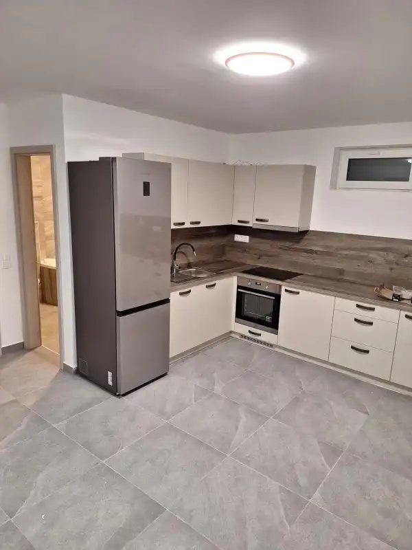 Kiadó újszerű lakás, Paks 3 szoba 83 m² 365 E Ft/hó
