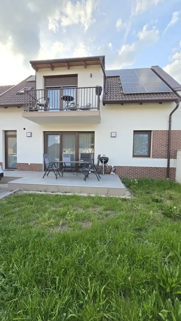 Kiadó újszerű lakás, Paks 3 szoba 83 m² 365 E Ft/hó