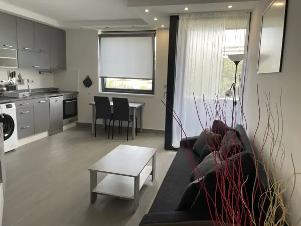 Kiadó újszerű lakás, Pécs 2 szoba 42 m² 250 E Ft/hó