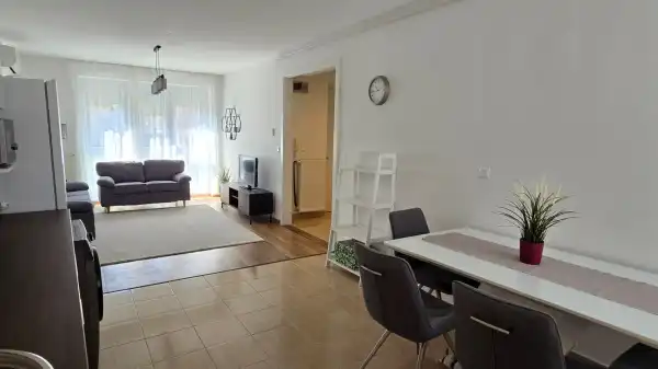 Kiadó újszerű lakás, Pécs 3 szoba 69 m² 280 E Ft/hó