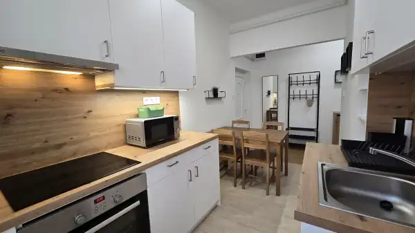 Kiadó újszerű lakás, Pécs 2 szoba 52 m² 180 E Ft/hó