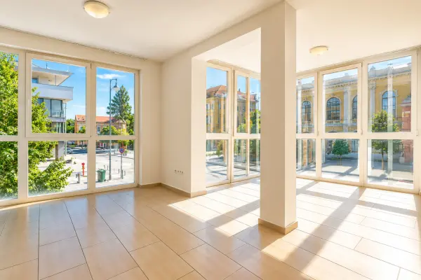 Kiadó újszerű lakás, Szeged 3 szoba 65 m² 290 E Ft/hó